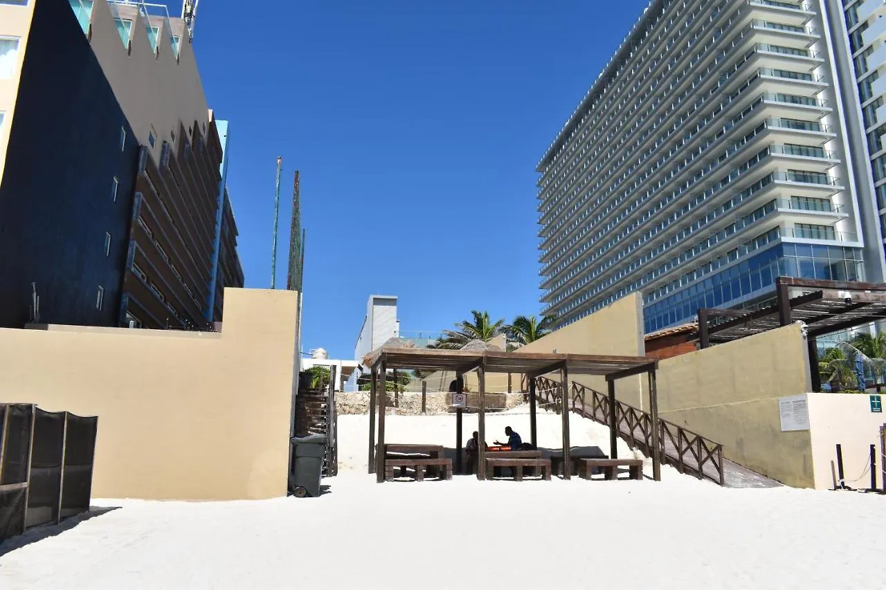 Quintas Del Lago Seaside Apartments Cancun