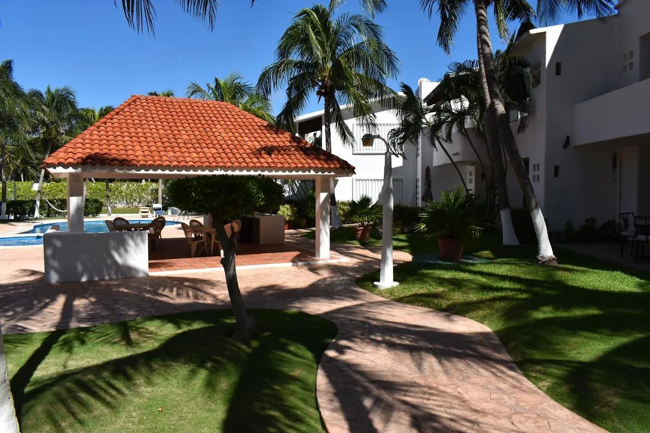 Quintas Del Lago Seaside Apartments Cancun