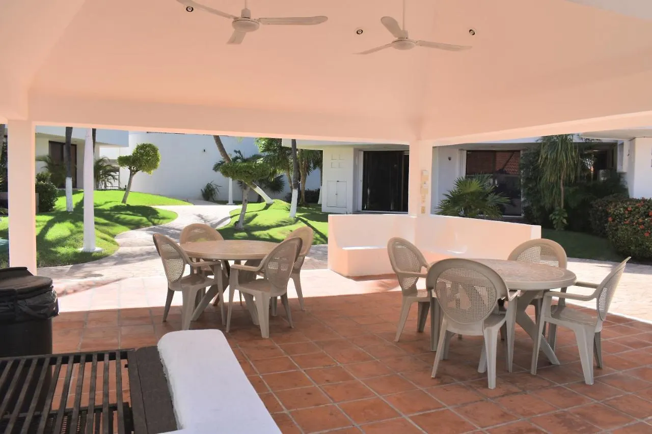Quintas Del Lago Seaside Apartments Cancun