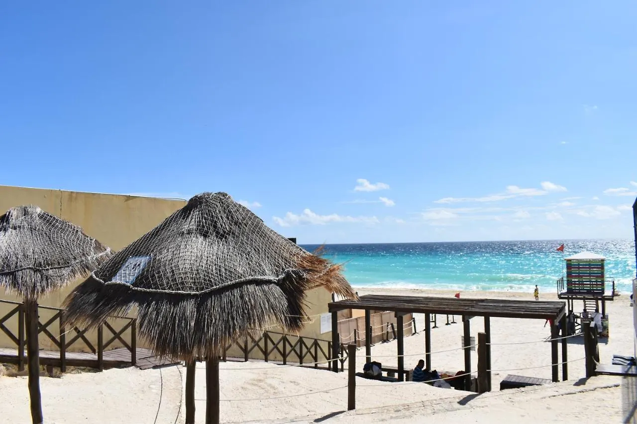 Quintas Del Lago Seaside Apartments Cancun