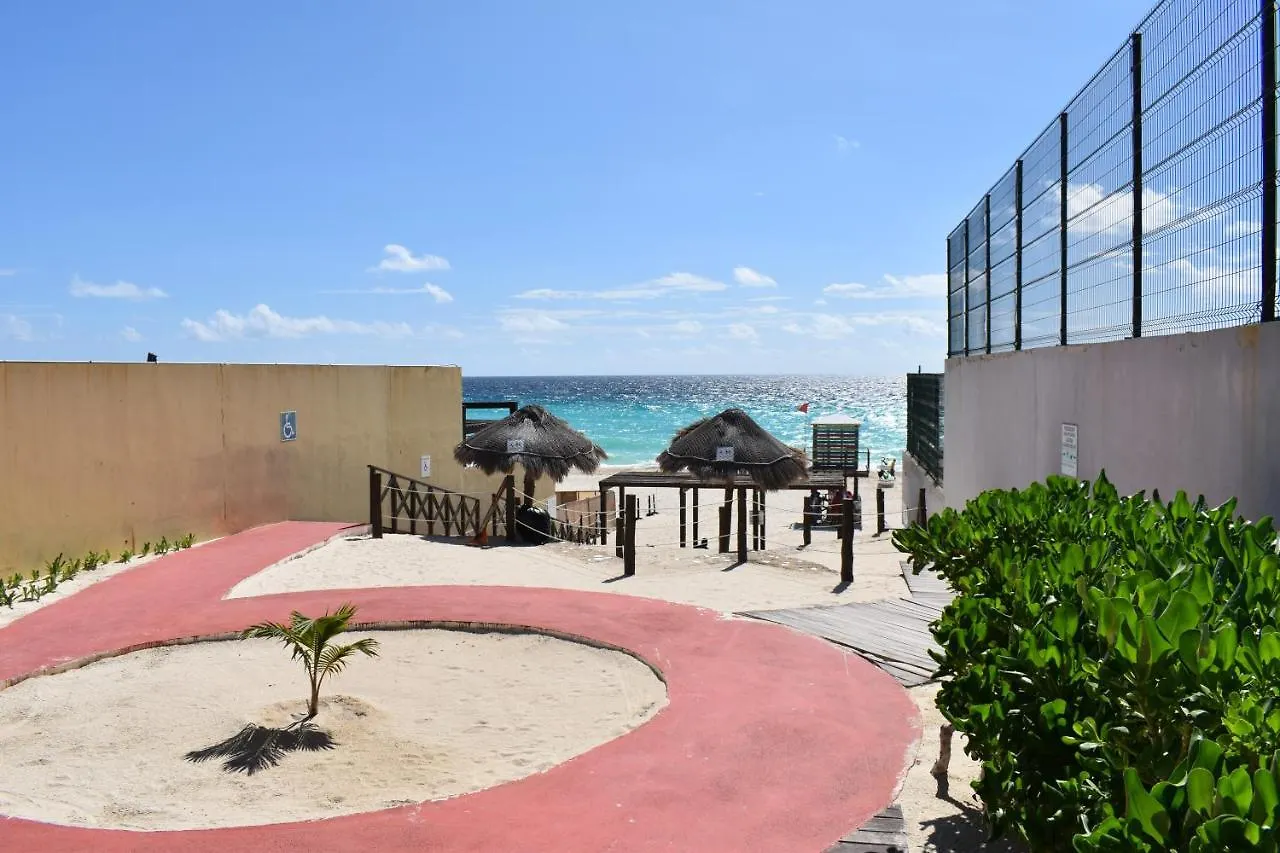 Quintas Del Lago Seaside Apartments Cancun Mexico