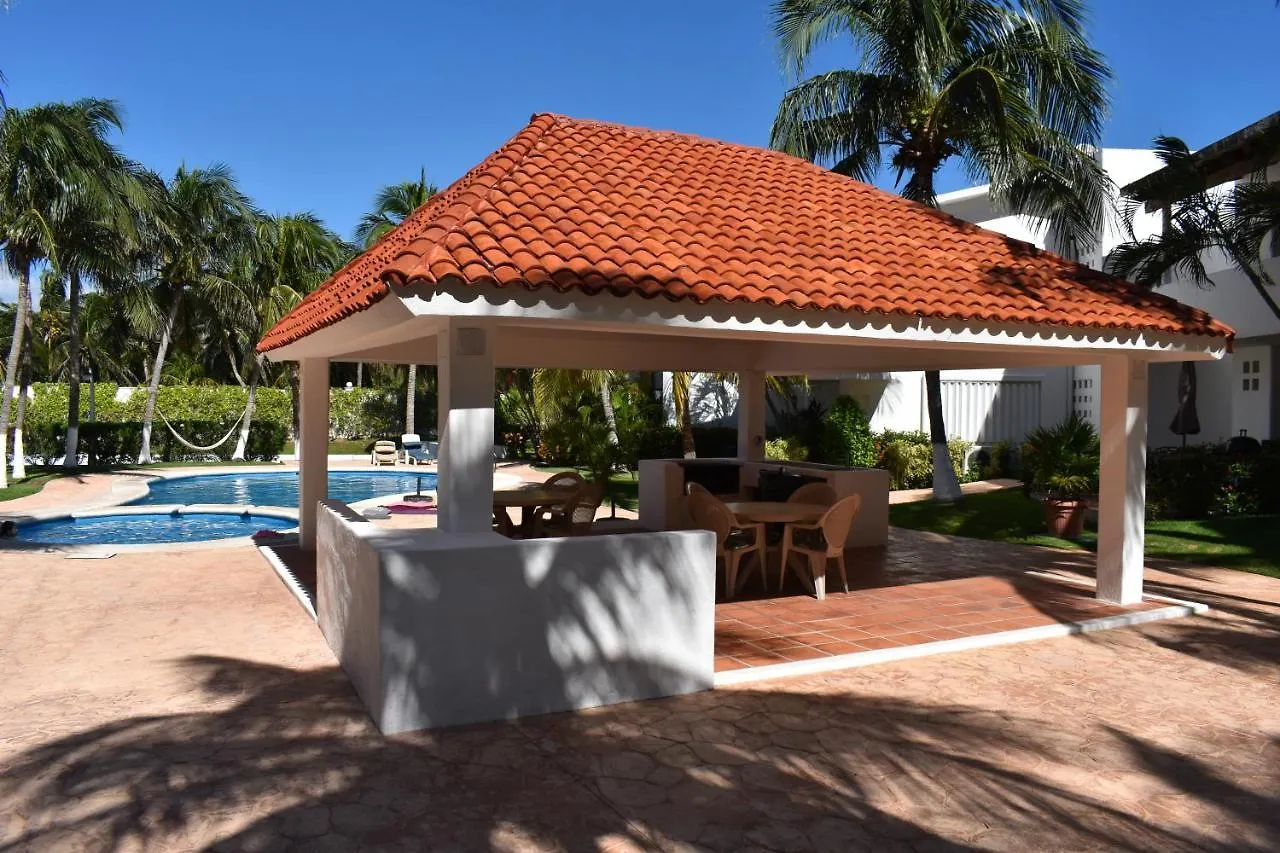 Quintas Del Lago Seaside Apartments Cancun Mexico