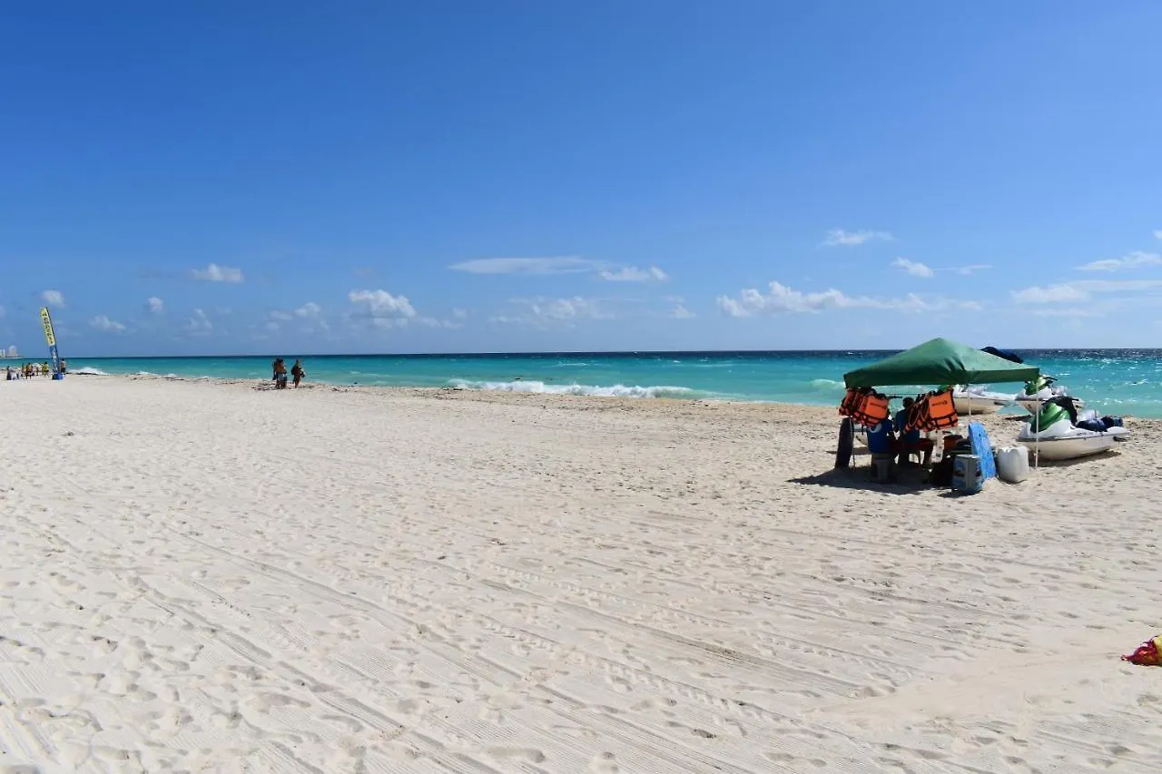 Quintas Del Lago Seaside Apartments Cancun