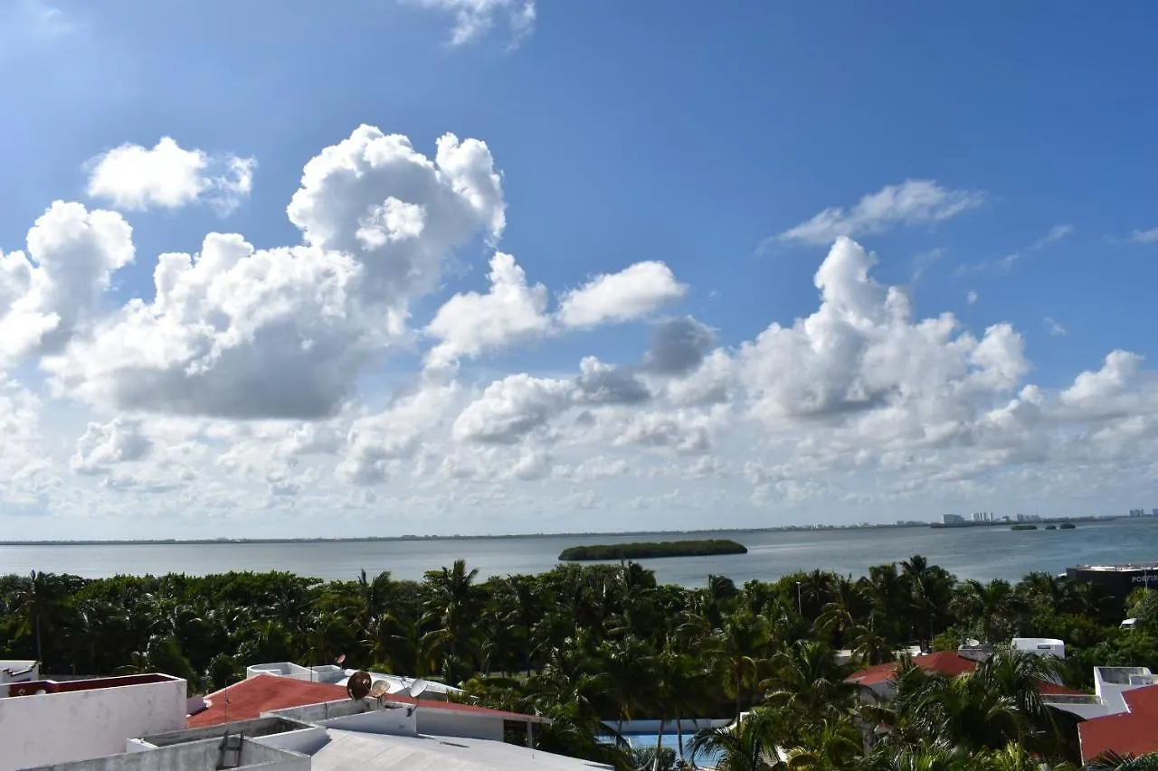 Quintas Del Lago Seaside Apartments Cancún